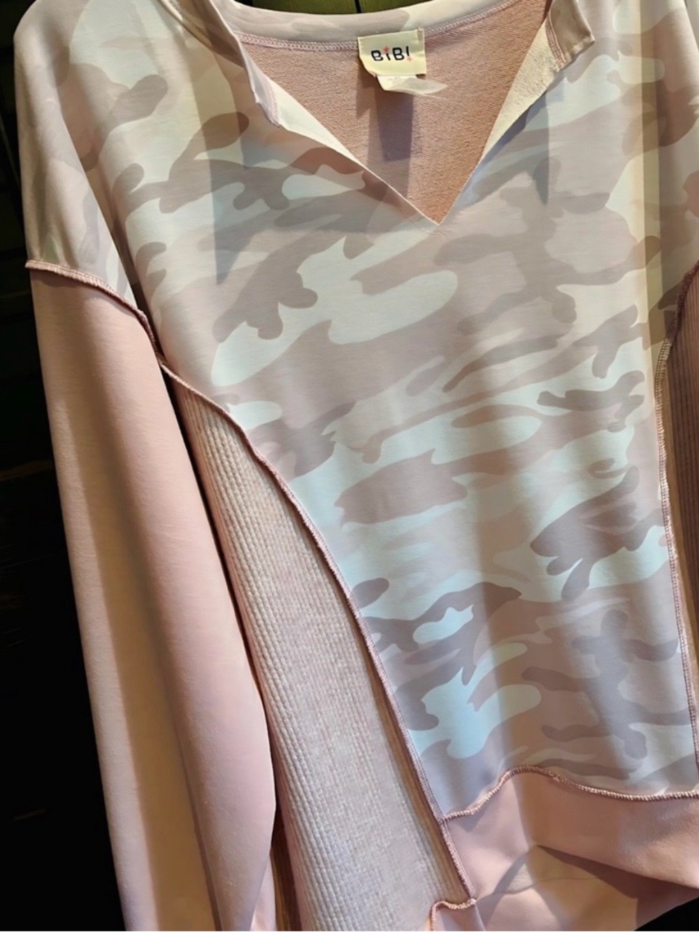 NEW! BiBi CAMO MAUVE FRENCH TERRY COLOR BLOCK W/OUT STITCH DETAIL UNEVEN HEM TOP - Picture 4 of 5